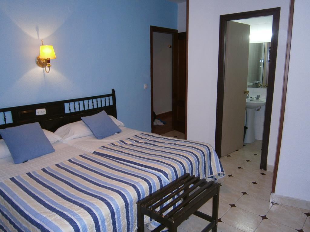Hostal Residencia Avenida Cuenca  Exterior photo